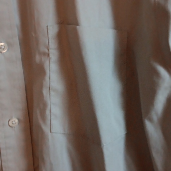 Size XLarge Men's Button Up - Picture 4 of 5